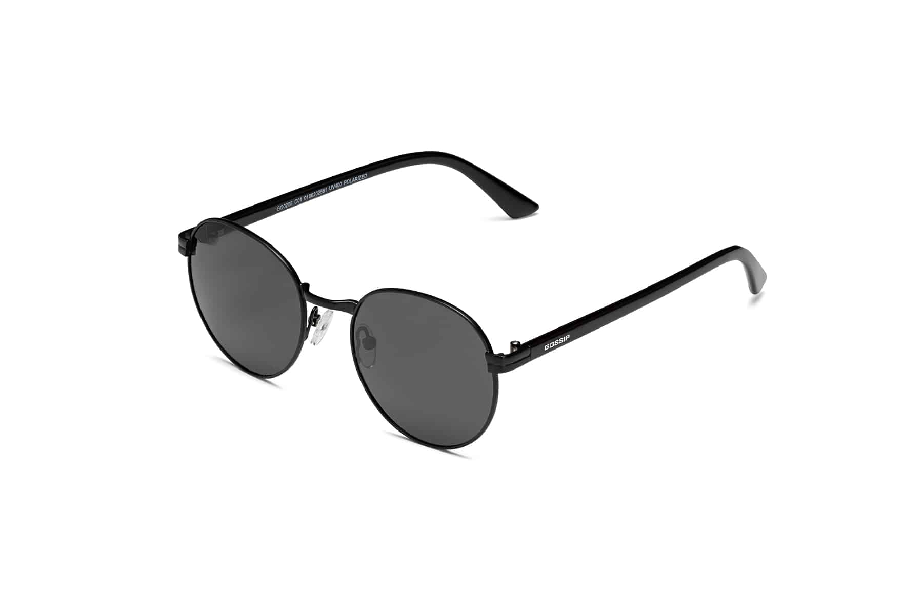 משקפי שמש עגולים בצבע שחור עם עדשות כהות ומסגרת דקה, מוצגים על רקע לבן בזווית.